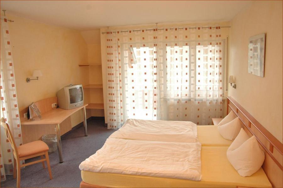 Gasthaus Gruner Baum Hotell Werbach Exteriör bild