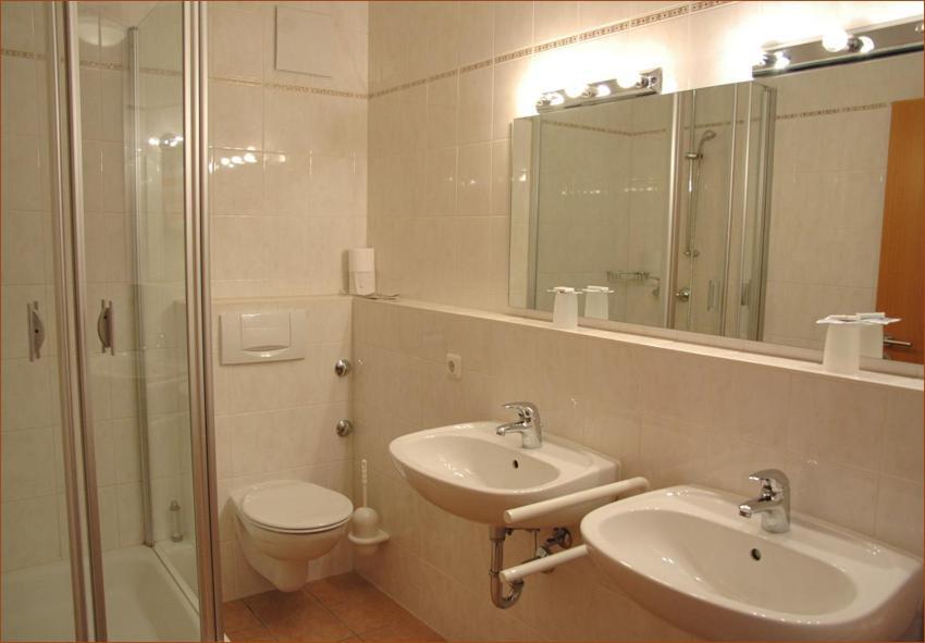 Gasthaus Gruner Baum Hotell Werbach Rum bild