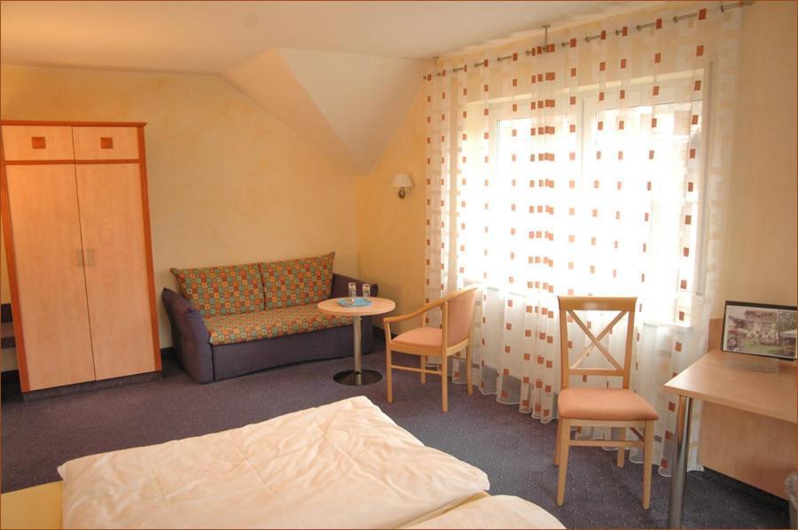 Gasthaus Gruner Baum Hotell Werbach Exteriör bild
